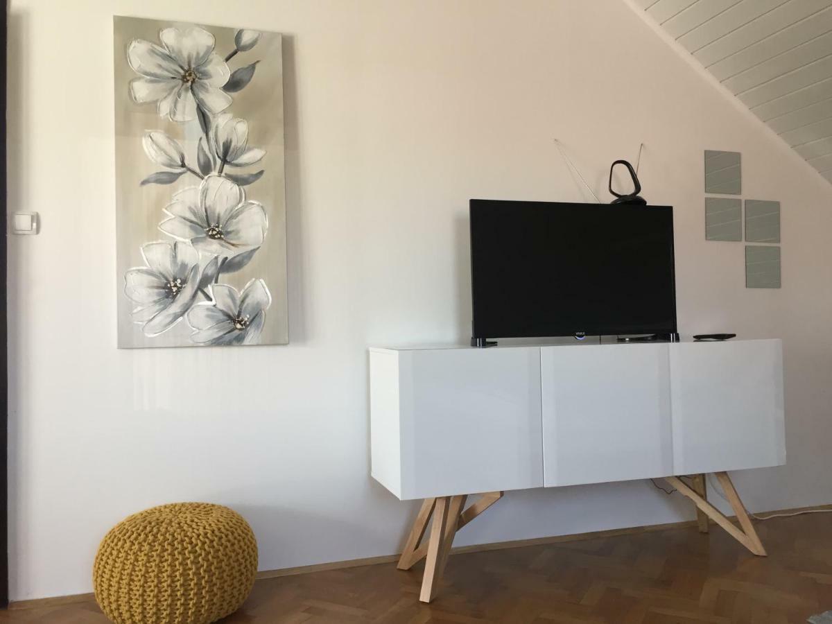 Apartman Studio Sonas 3 With Free Private Parking Karlovac Exterior photo